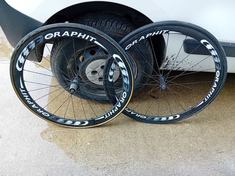 Used graphit Carbon Wheel 700C 2020 bike — image 2 of 2