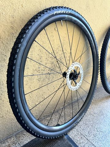 Brugt Fulcrum Rapid Red 500 2025 bike — billede 4 af 5
