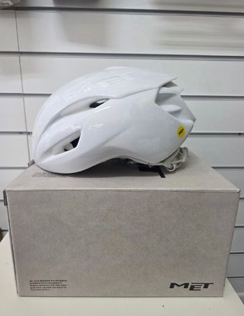 Käytetty MET Manta MIPS Absolute White 2026 Cycling Accessories
