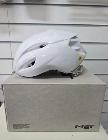 Tweedehands MET Manta MIPS Absolute White 2026 bike — afbeelding 1 van 5