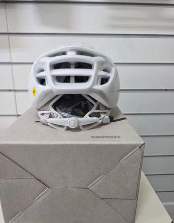 Gebrauchtes MET Manta MIPS Absolute White 2026 bike — Bild 4 von 5