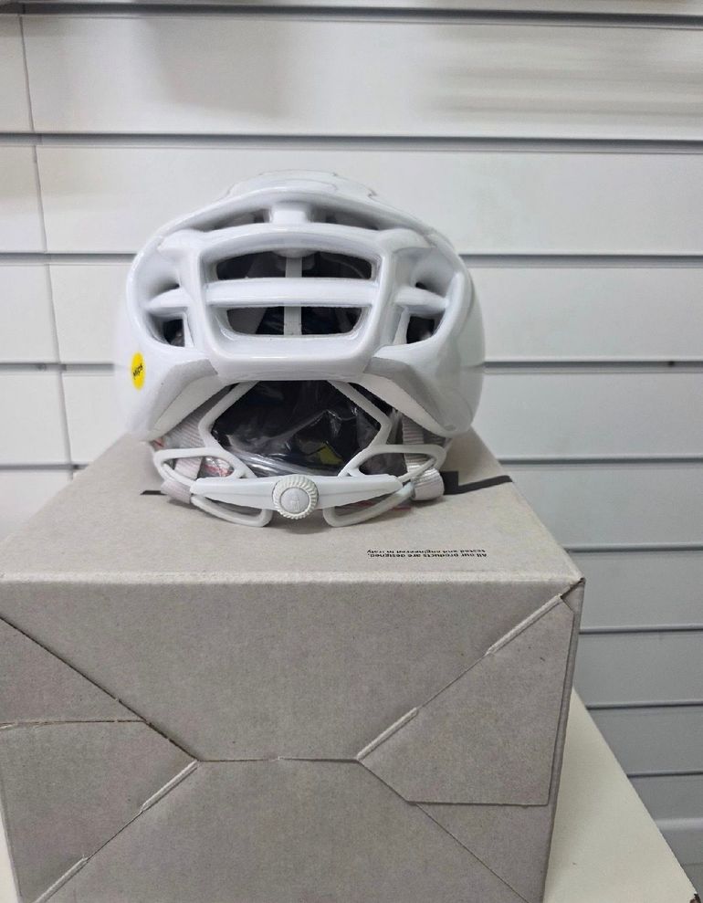 Gebrauchtes MET Manta MIPS Absolute White 2026 bike — Bild 4 von 5