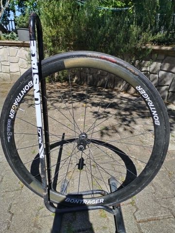Used Bontrager Aeolus 3 D3 2018 bike — image 2 of 2