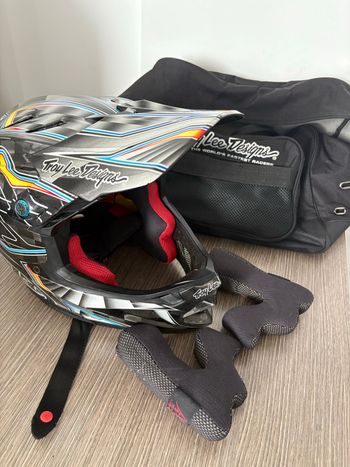 Used Troy Lee Designs D4 Carbon Helmet 2022 Cycling Accessories