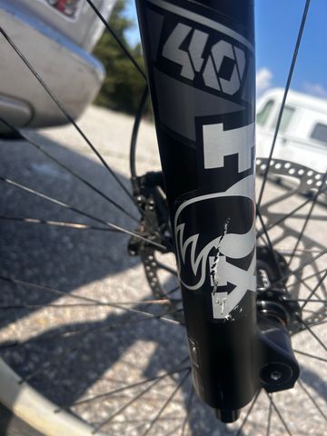 Used Fox 40 Performance Elite Grip2 bike — image 6 of 7