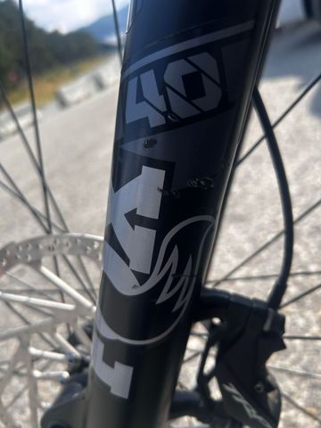 Used Fox 40 Performance Elite Grip2 bike — image 7 of 7
