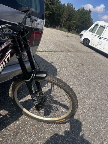 Used Fox 40 Performance Elite Grip2 bike — image 3 of 7