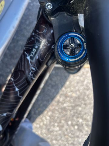Used Fox 40 Performance Elite Grip2 bike — image 4 of 7