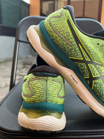 Used Asics Gel-Nimbus 24 Running Shoes