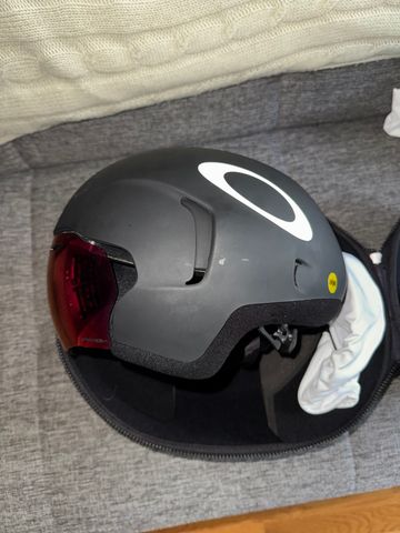 Used Oakley ARO7 Mips Helmet bike — image 4 of 7
