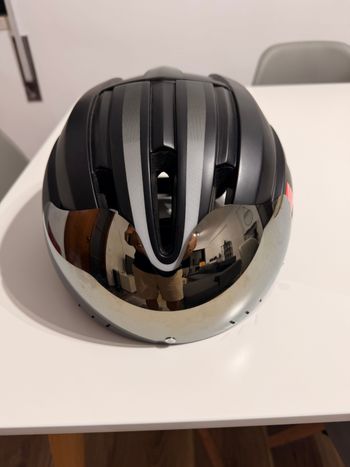 Käytetty ThinkRider Aero Helmet with Magnetic Visor and LED Cycling Accessories