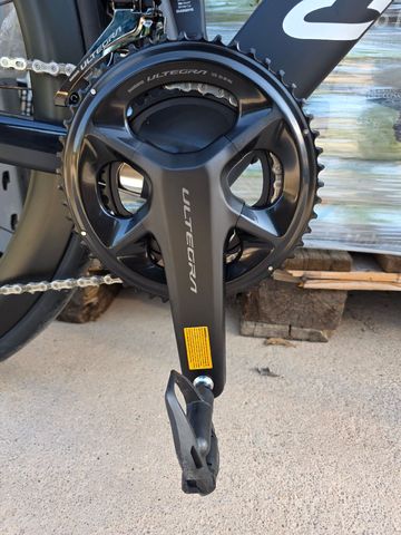 Käytetty Shimano Ultegra R8100-P Crank 2026 Drivetrain & Pedals