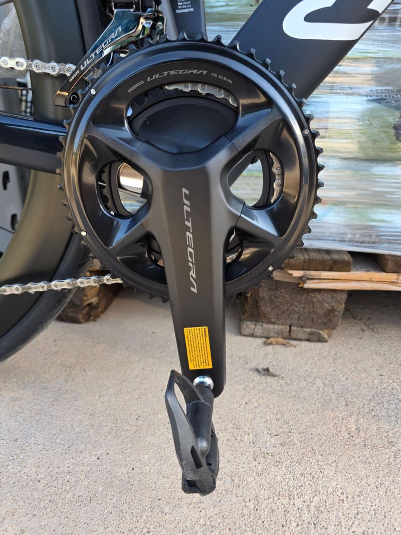 Použité Shimano Ultegra R8100-P Crank 2026 Drivetrain & Pedals