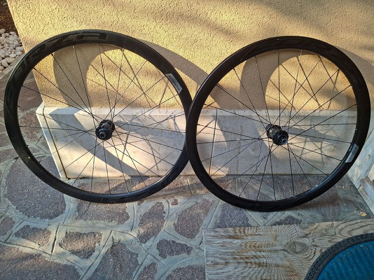 Brugt FORZA Levanto DB Carbon Wheelset 2025 bike — billede 4 af 6