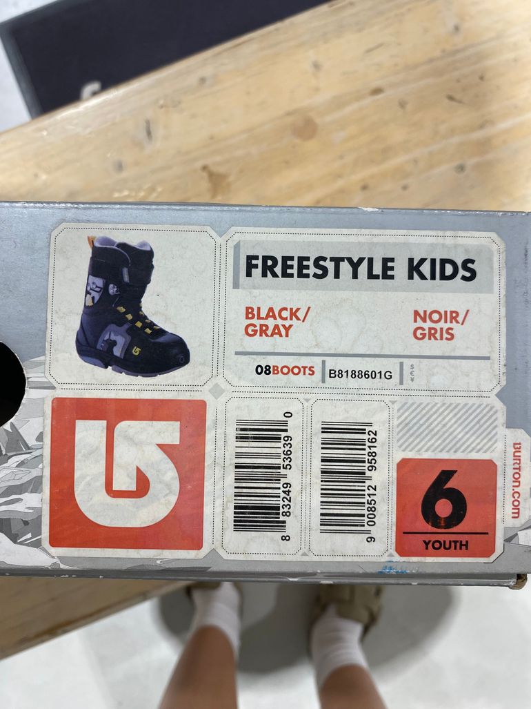 burton freestyle youth kids snowboard boots Kids' Smalls Step On - Black loop straps make getting ready fast and easy Burton Freestyle Snowboard Boots |