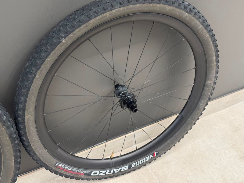 Used 3T Discus i28 650b 2025 bike — image 3 of 5
