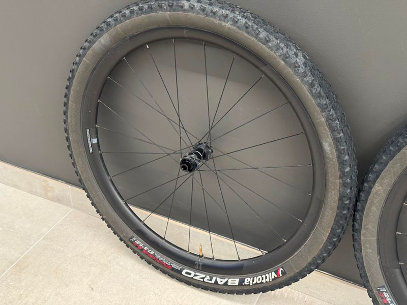 Used 3T Discus i28 650b 2025 bike — image 2 of 5