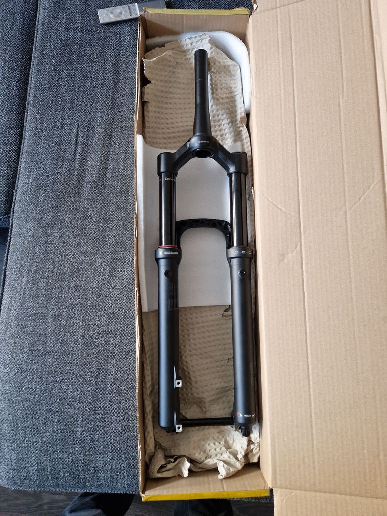Brugt RockShox Lyrik Select 2026 bike — billede 2 af 5