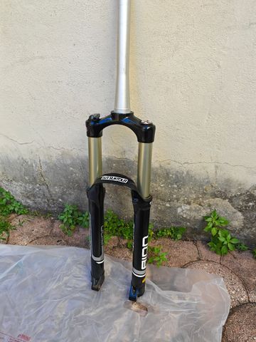 Używany Sr Suntour Aion Magnesium Fork Fork