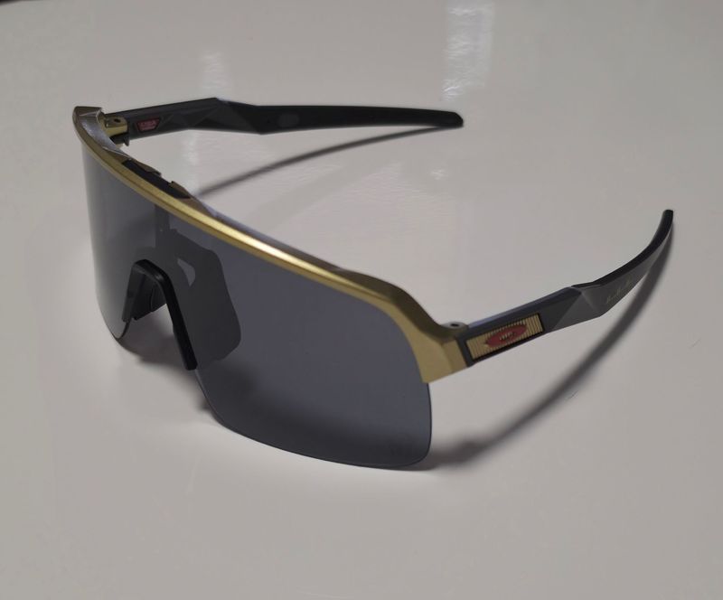 Gebrauchtes Oakley Sutro Lite Prizm Black/Olympic Gold Patrick Mahomes Cycling Accessories
