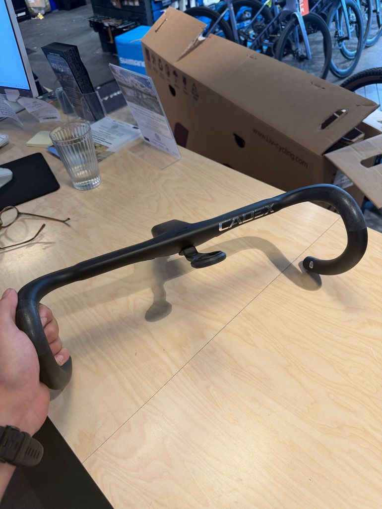 Brugt Cadex Aero Handlebar 2025 bike — billede 2 af 4