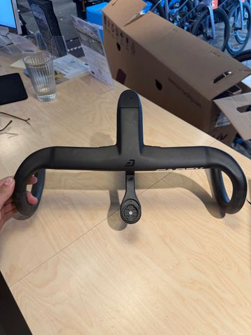 Brugt Cadex Aero Handlebar 2025 bike — billede 1 af 4