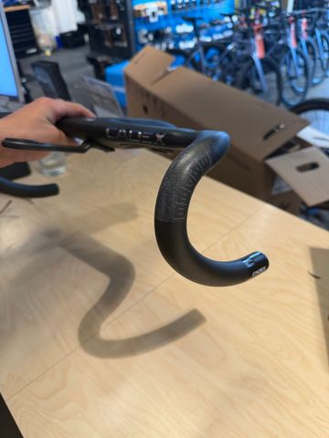 Brugt Cadex Aero Handlebar 2025 bike — billede 3 af 4