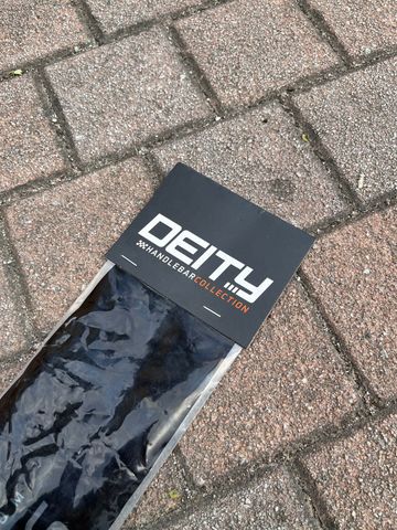 Tweedehands Deity Blacklabel handlebar bike — afbeelding 7 van 8
