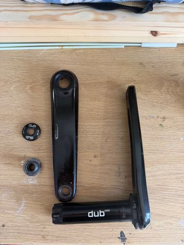 Używany Sram Rival 2024 Drivetrain & Pedals