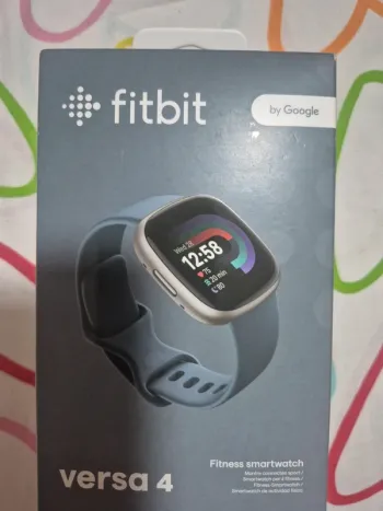 Used Fitbit Versa 4 Electronics