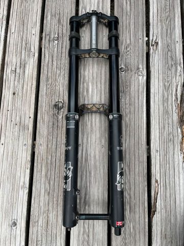 Fox 40 Fork bike d'occasion — image 7 sur 16