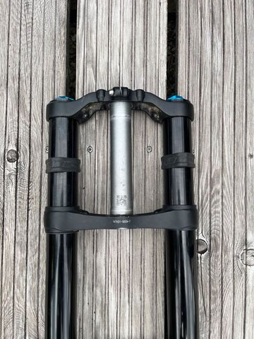 Fox 40 Fork bike d'occasion — image 11 sur 16