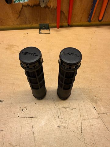 Używany Evil Grips bike — zdjęcie 2 z 3