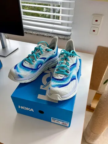 Hoka Clifton Edge Running Shoes d'occasion