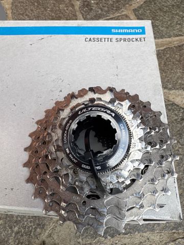 Brugt Shimano Ultegra CS-6800 11-Speed Cassette Drivetrain & Pedals