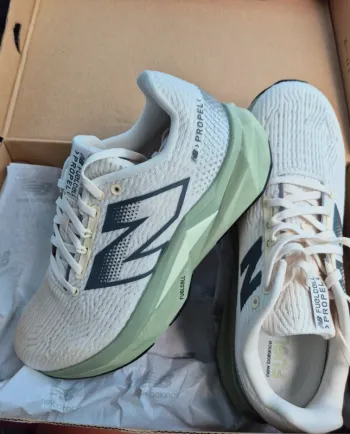 New Balance FuelCell Propelv5 Running Shoes usato