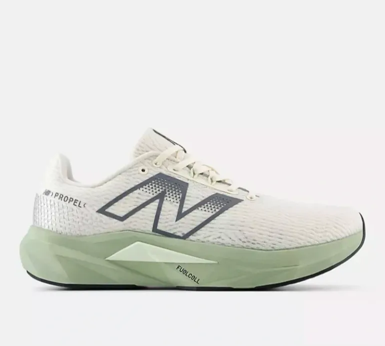 Used New Balance FuelCell Propelv5 bike — image 8 of 8