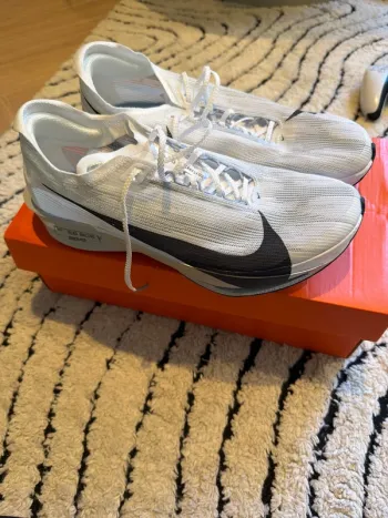 Käytetty Nike Running Shoes bike — kuva 2 / 3