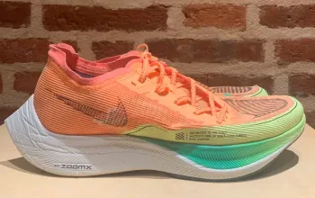 Nike ZoomX Vaporfly Next% 2 bike usato — immagine 4 di 9
