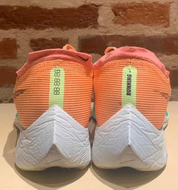Nike ZoomX Vaporfly Next% 2 bike usato — immagine 3 di 9