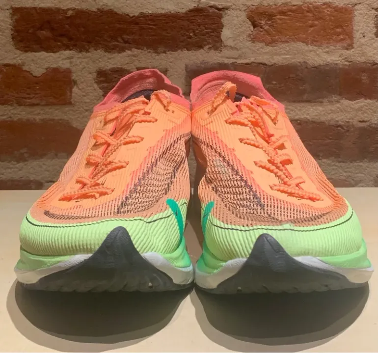Nike ZoomX Vaporfly Next% 2 bike usato — immagine 5 di 9