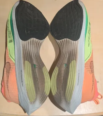 Nike ZoomX Vaporfly Next% 2 bike usato — immagine 7 di 9