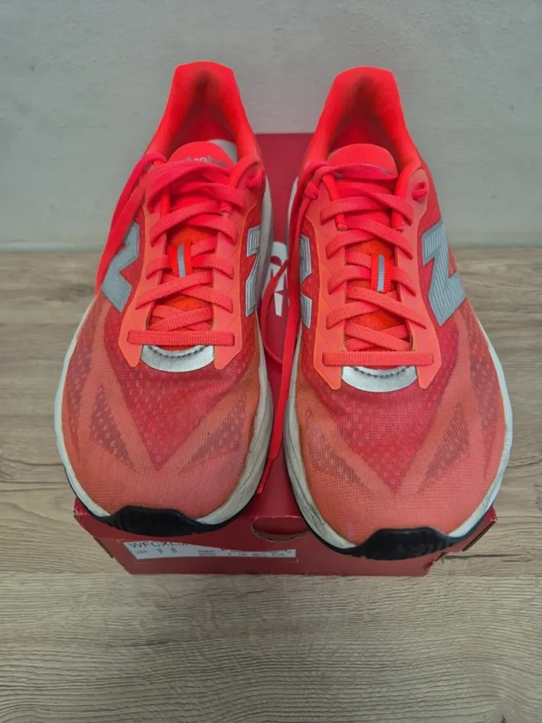 Brugt New Balance FuelCell Rebel V5 bike — billede 2 af 5