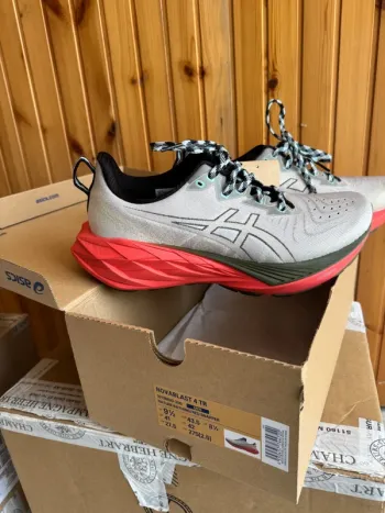 Used Asics Novablast 4 TR bike — image 3 of 6