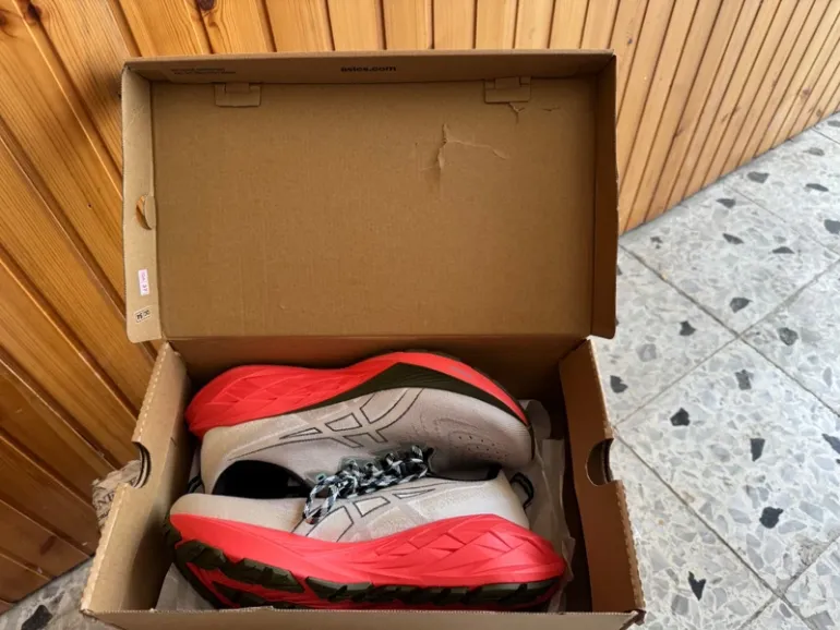 Used Asics Novablast 4 TR bike — image 5 of 6