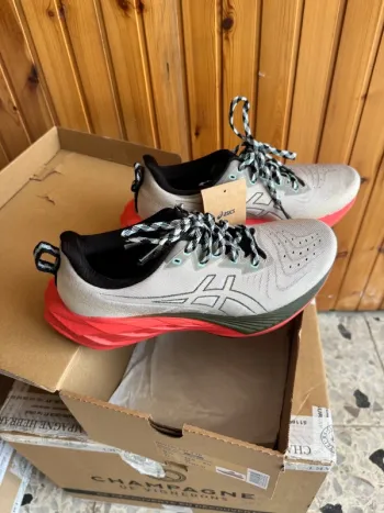 Used Asics Novablast 4 TR bike — image 2 of 6