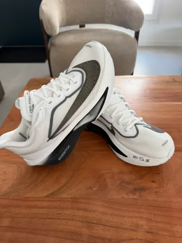 Used Nike ZoomX bike — image 2 of 3