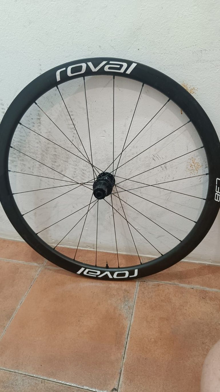 Used Roval Wheels 2021 bike — image 2 of 5