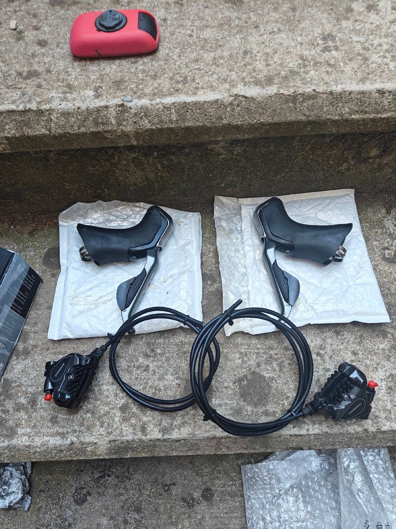 Shimano Di2 11v Shifters Drivetrain & Pedals d'occasion