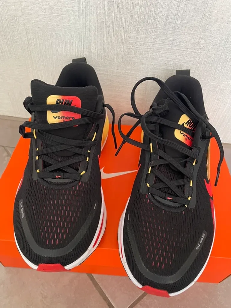 Brugt Nike Running Shoes bike — billede 2 af 11